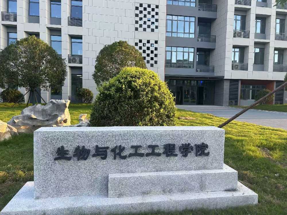 轮台县扬州职业大学体育场高杆灯项目